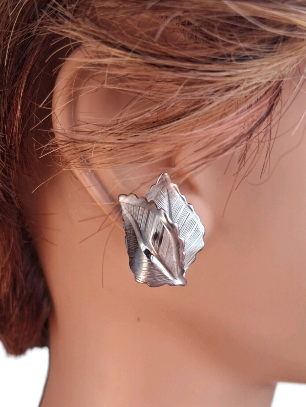 Vintage Signed Giovanni Silver Tone Textured Double Leaf Clip On Earrings